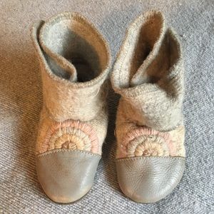 Wool slippers with rainbow 🌈